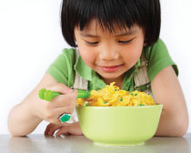 girl macncheese