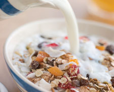 milk pouring granola