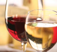 wine glasses red white