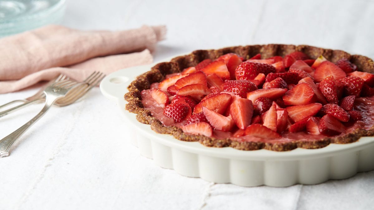 Strawberry-Rhubarb Oat and Pecan Crumble